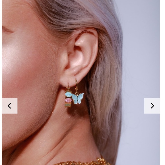 NWT UO Mini Bri Butterfly Hoop Earring - Picture 10 of 11